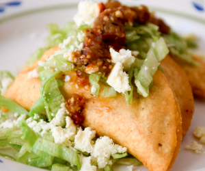 Quesadillas Fritas de Picadillo 4 pzas