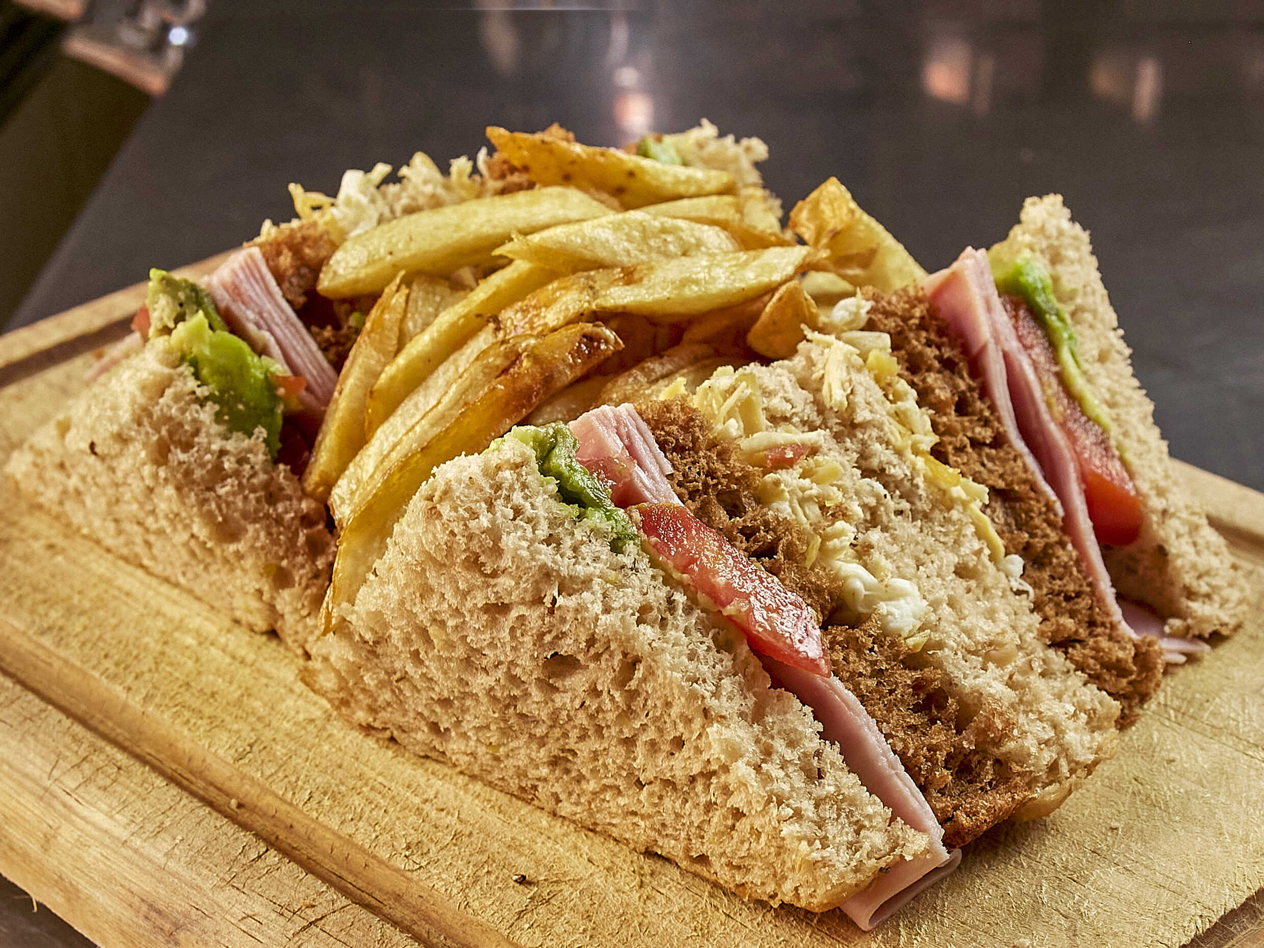 Club Sándwich con Papas