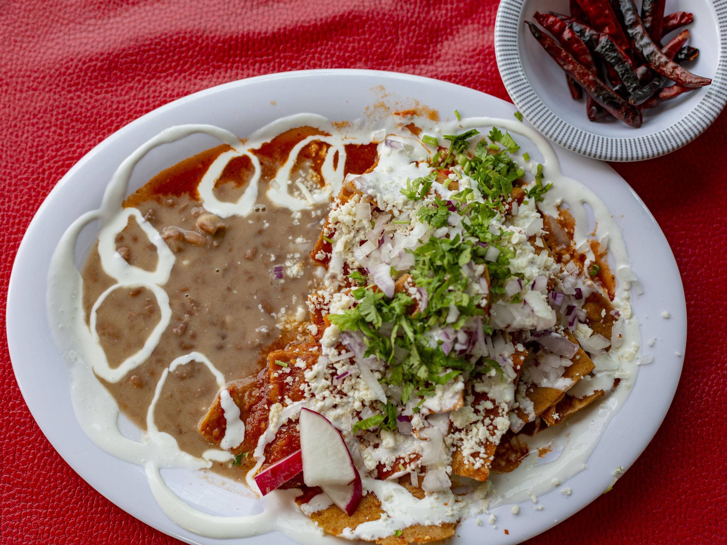 Chilaquiles Rojos con Pollo