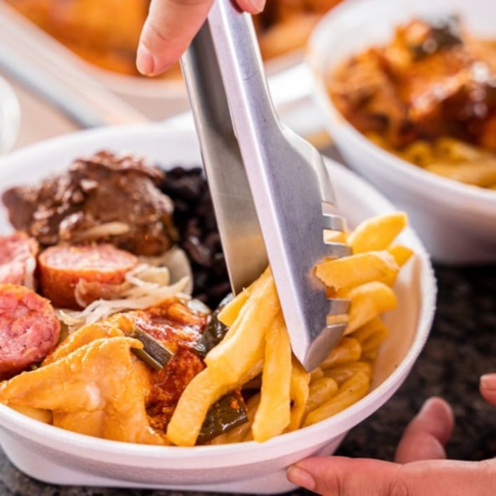 Nesse Combo as marmitas saem com 5% de desconto, Economizando e se deliciando ao mesmo tempo! Se atente ao seguinte, as marmitas irão com feijão preto, arroz, farofa e batata frita. Todas as escolhas de adicionais serão para as duas marmitas. Refeições servidas em uma marmita de 750ml cada.