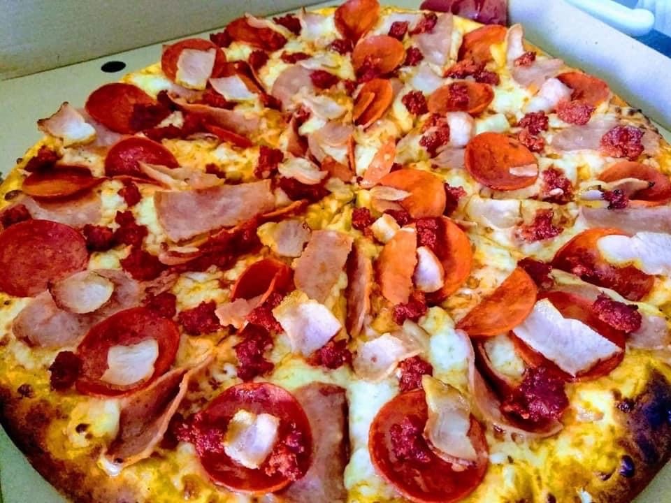 Pizza de Carnes Frías