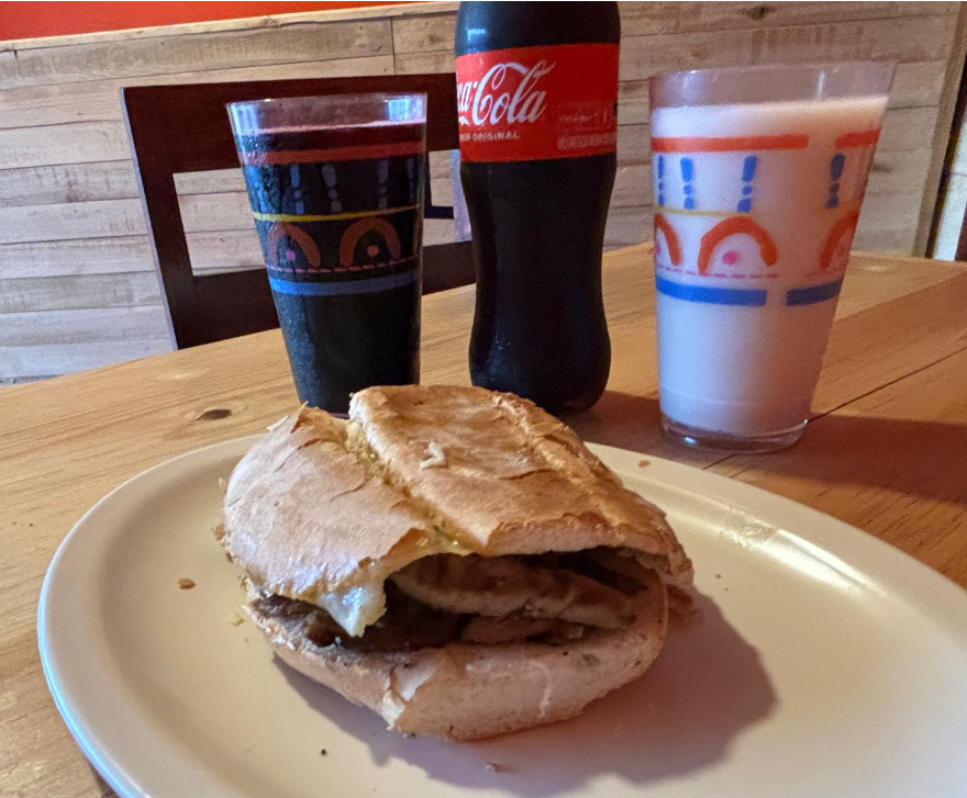 1 Torta Arabe c/queso Árabe + Bebida a elegir