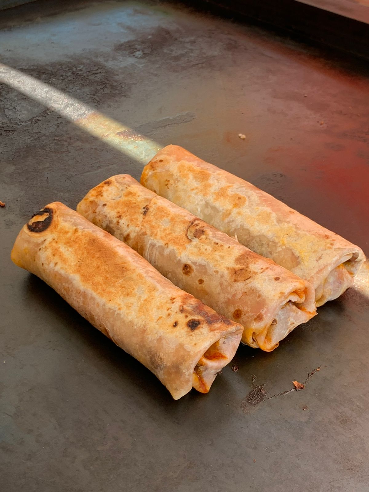 3 Burritos de Chorizo con Papas + Refresco