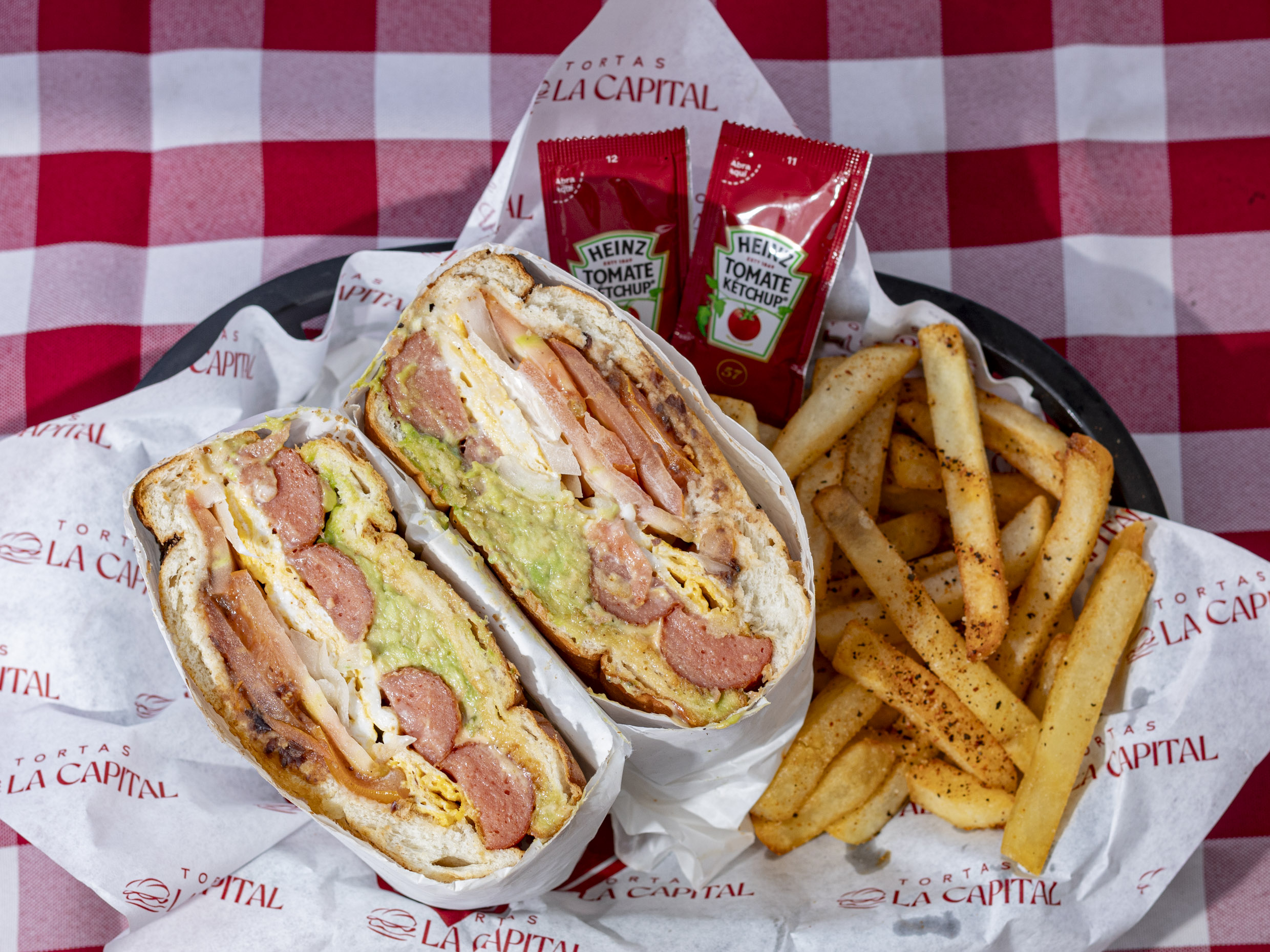 Combo,Torta de Huevo Tipo Omelette con Salchicha