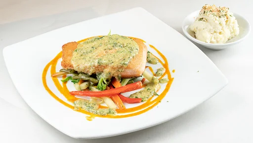 Salmón Al Ajillo.