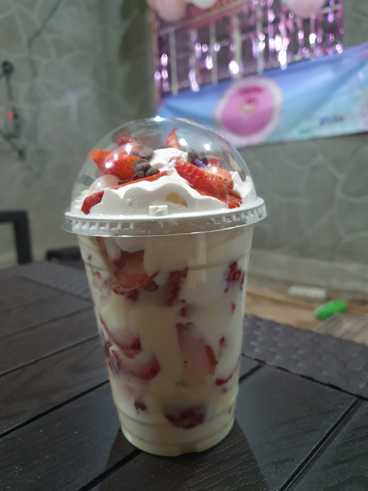 Fresas con Crema Vaso Mediano 16 oz