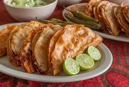 3 Tacos, 1 Gringa Harina, 2 Cocas de Plástico