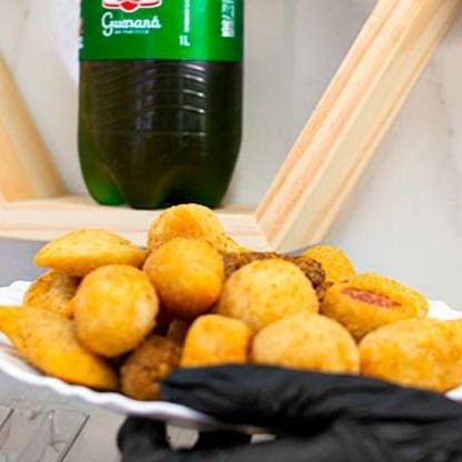 Monte seu combo do seu jeito!   Kibe  Queijo com Presunto  Bolinha de Queijo  Calabresa  Salsicha  Coxinha de Frango  Risole de Carne   Você escolhe os sabores! Mais liberdade, mais sabor e do jeitinho que você gosta