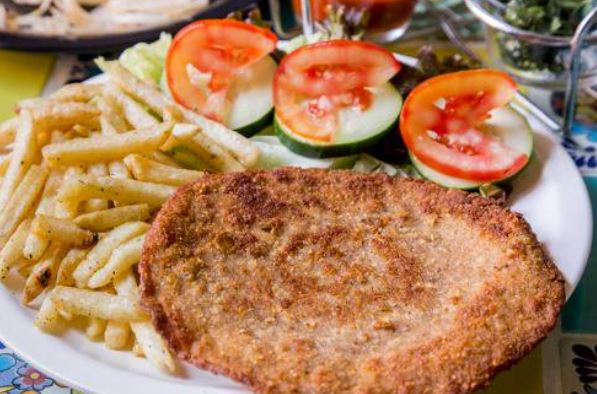 Milanesa con Papas o Ensalada