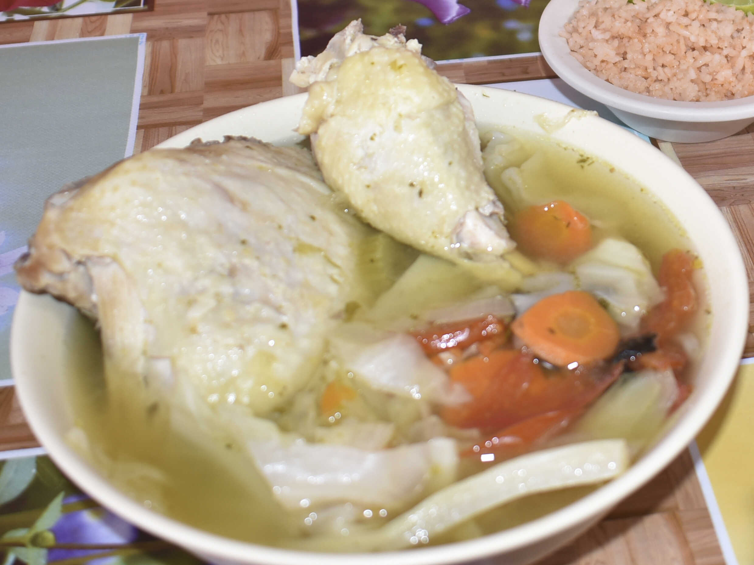 Caldo de Pollo chico
