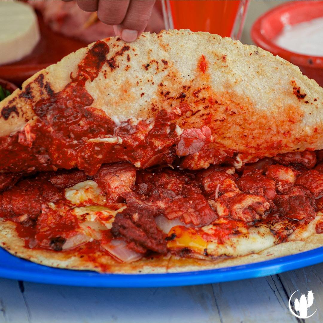 Chicharrón en Salsa Roja