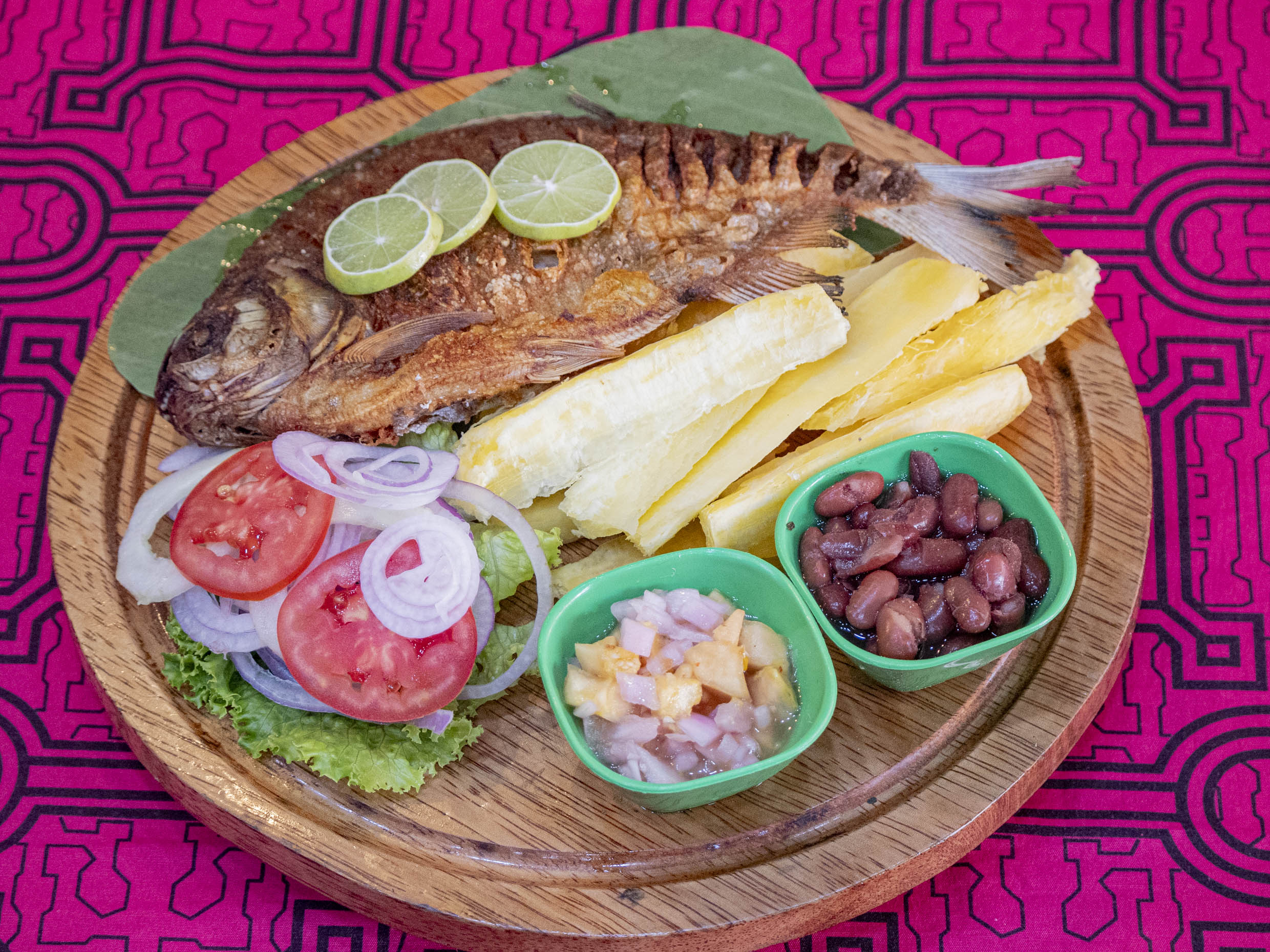 Palometa Frita con Yuca