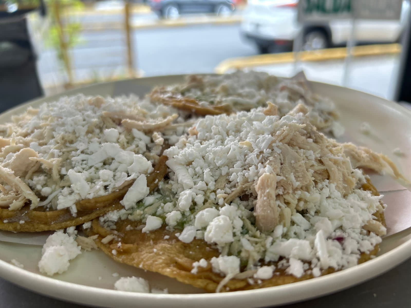 Sope Pollo y Mole