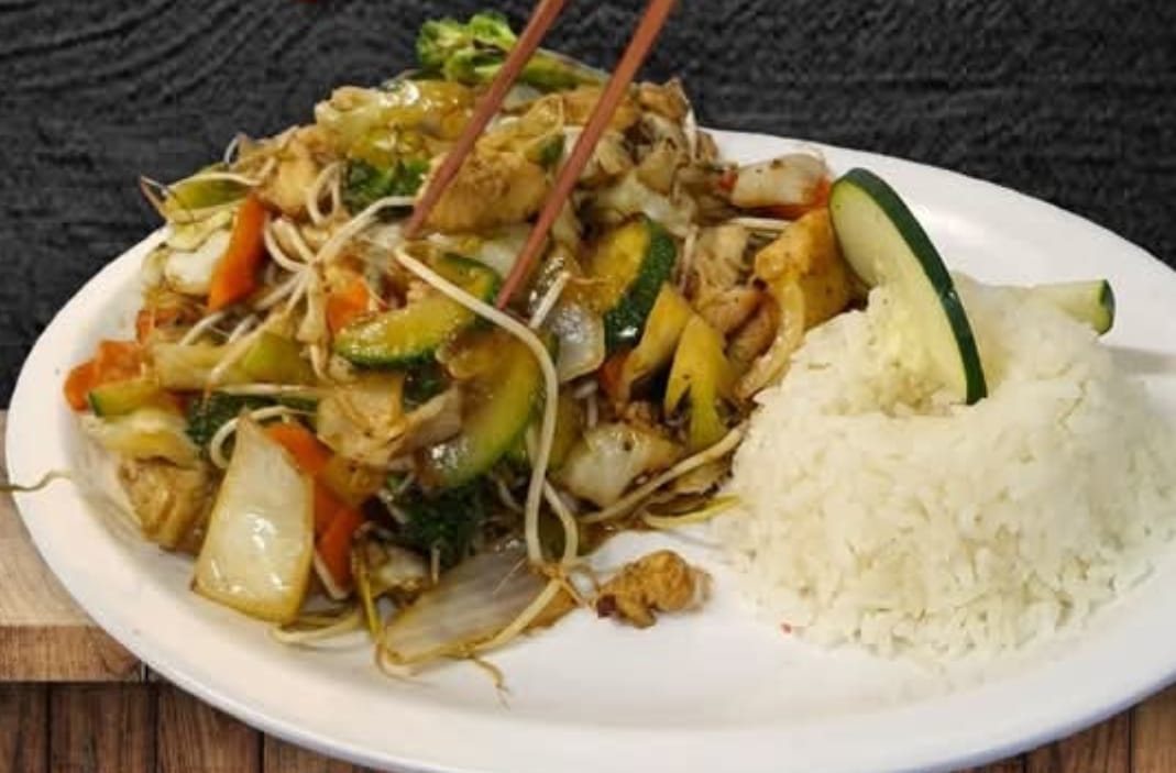 Combo Chow Suey + agua