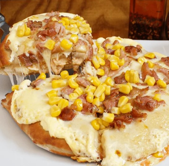 Pizza Estofada Pollo, Maíz y Tocineta Pequeña