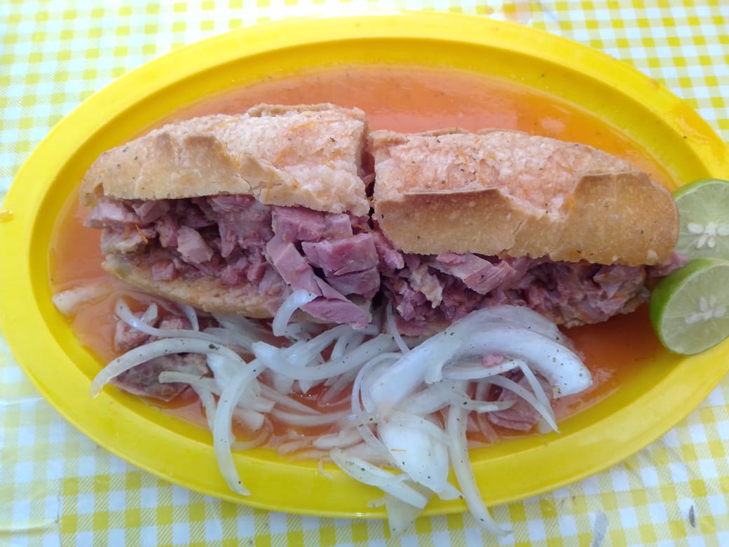 Torta ahogada y  agua fresca  de 500 mil