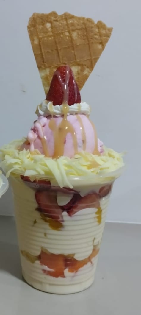 Fresa con Crema, Queso, Vaso Grande, 1 Bola Helado