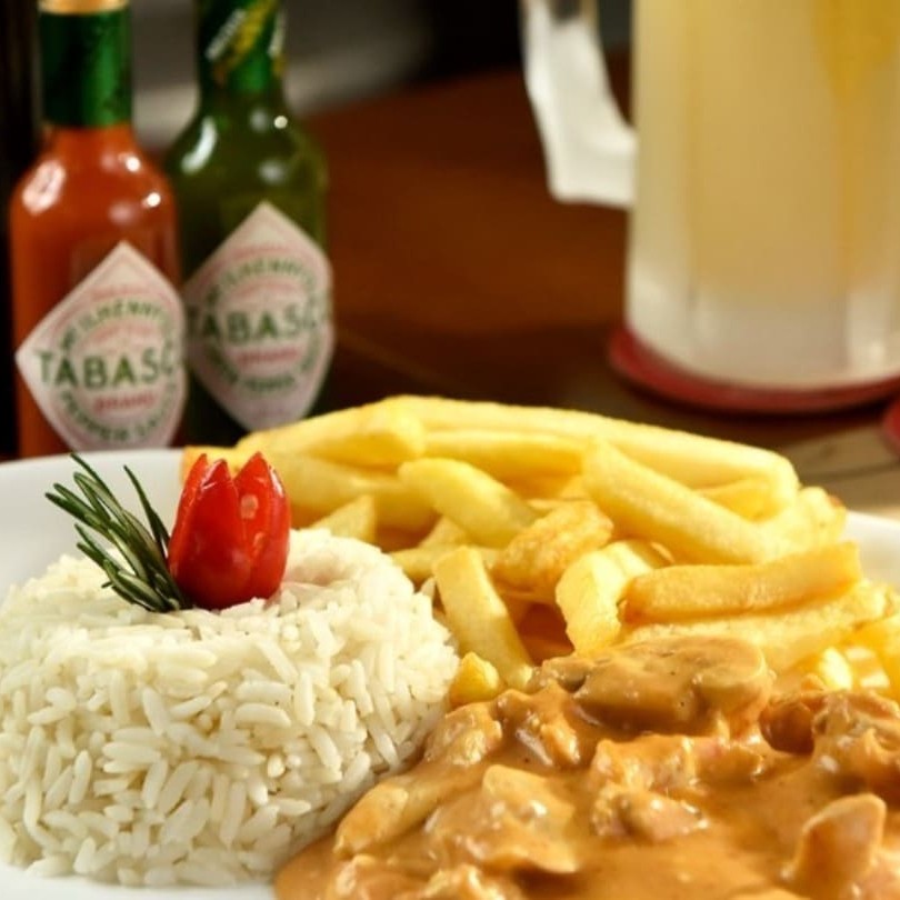 Arroz branco e batata frita