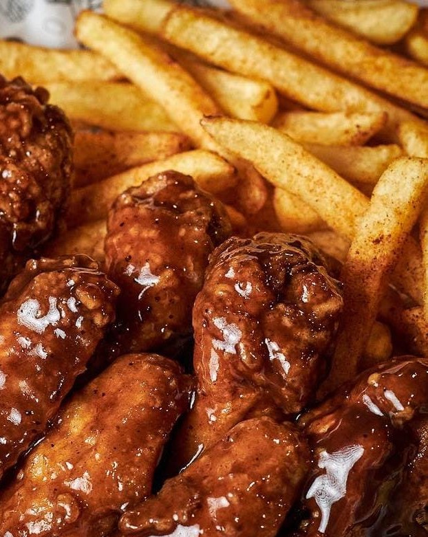Alitas Orden Individual + Papas Porción Individual