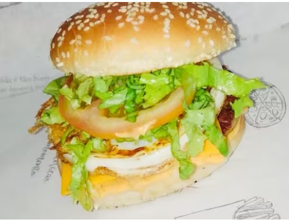 Pão de corte, carne, cheddar fatiado, alface, tomate e molho especial !