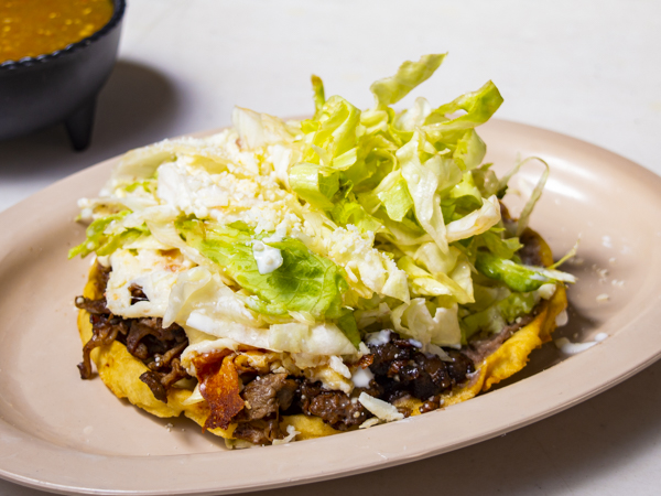 Sope con Carne y Quesillo