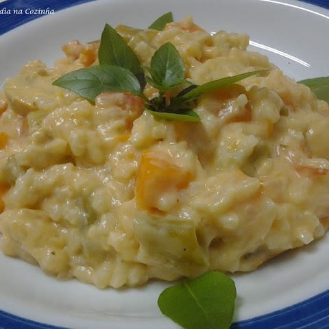 Todos os nosso risotos são elaborados com caldo de legumes feito na casa e fiarroz arborio finalizado com pamesão e mussarela(aproximadamente 600 grama)