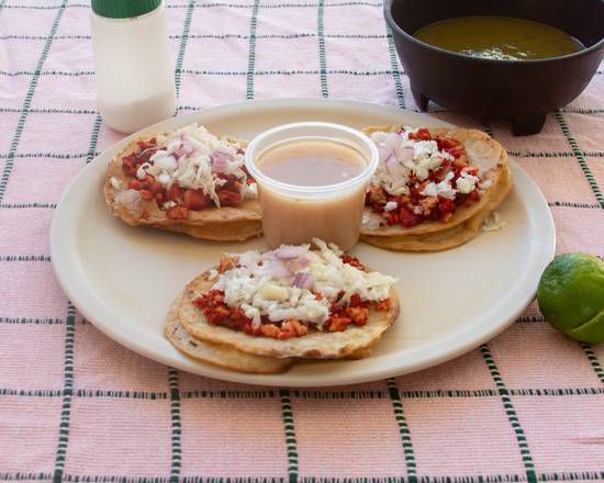 Taco de Carne Adobada semidorado