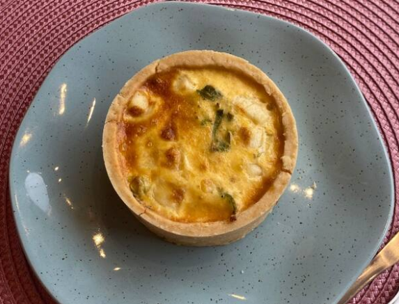 De bacon, alho poró e queijo quatro queijos