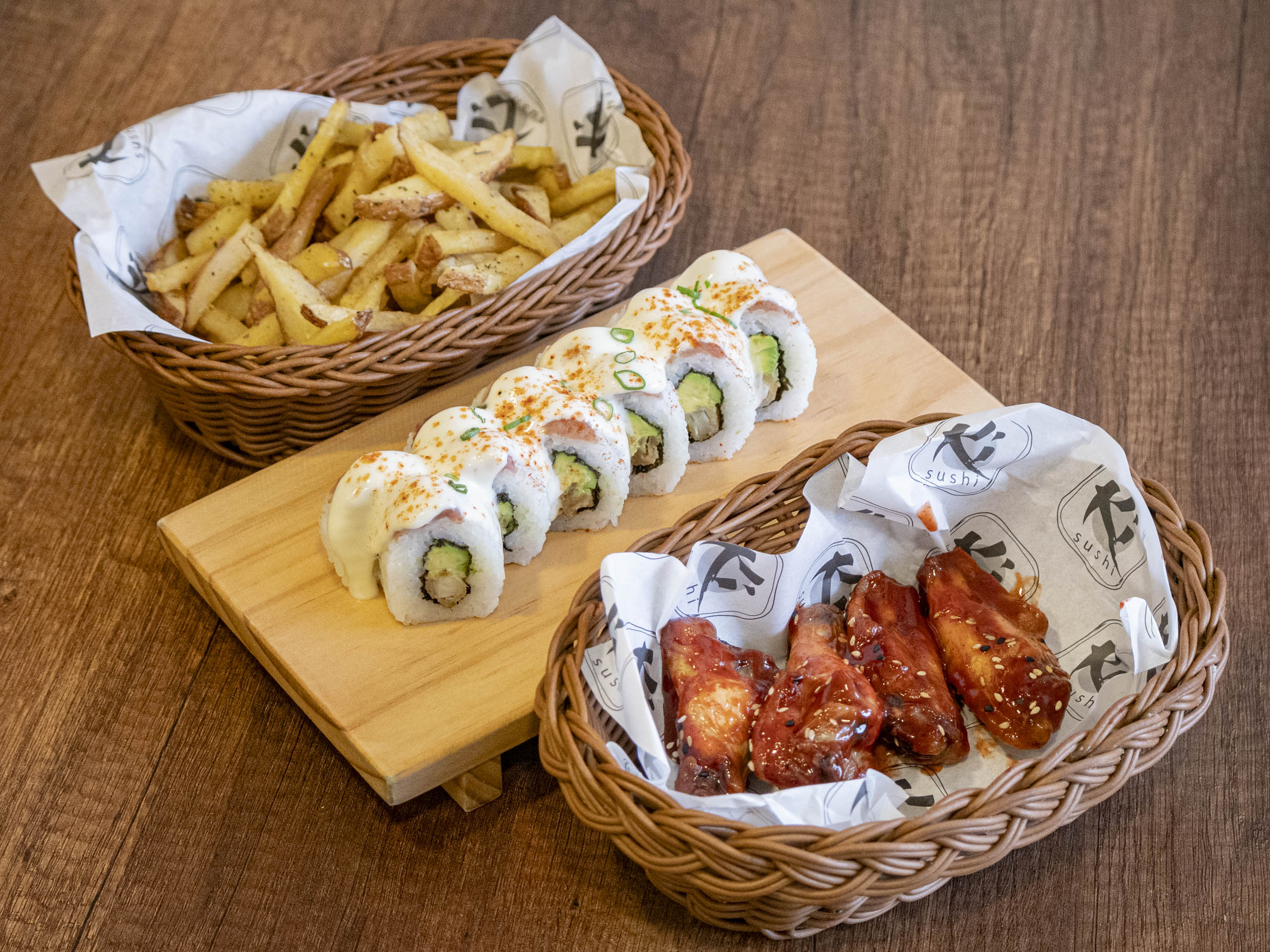 Promo 12 Makis más 4 Alitas