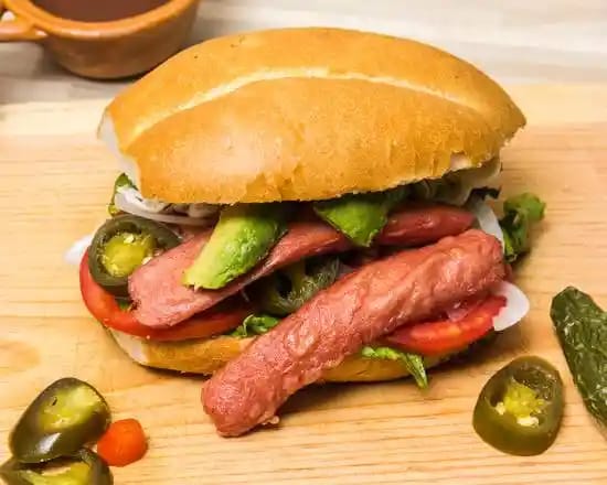Torta planchada de Salchicha + Agua 1/2 Litro