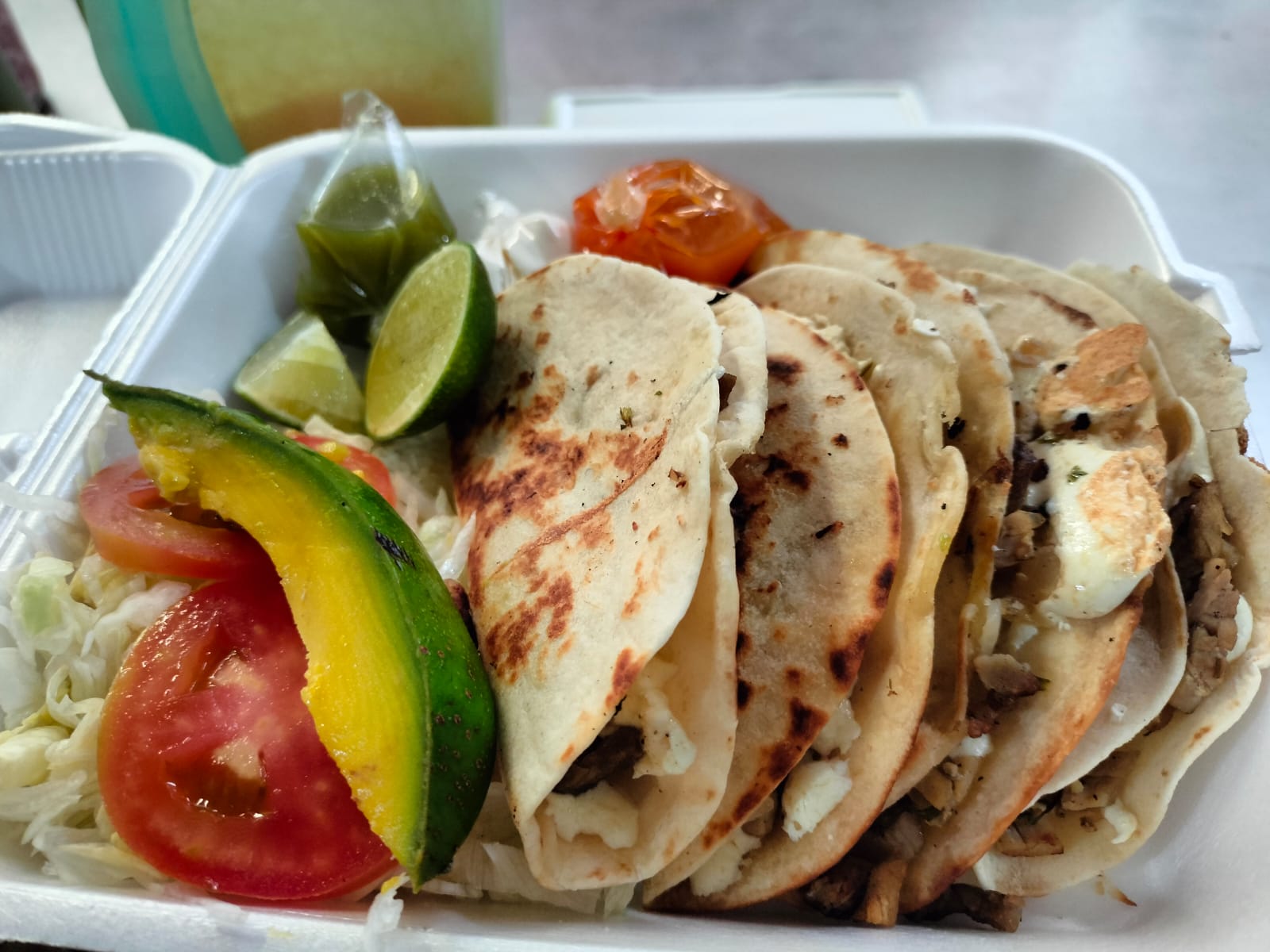 Tacos de asada en harina