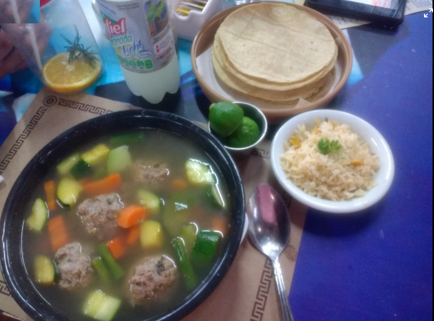 Albóndigas+limonada + postre de la casa