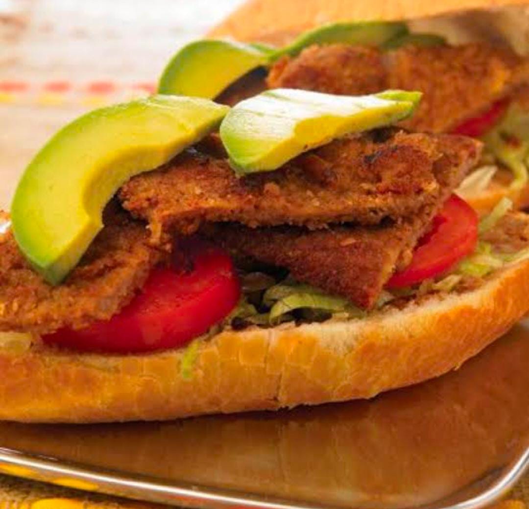 LONCHE DE MILANESA DE POLLO
