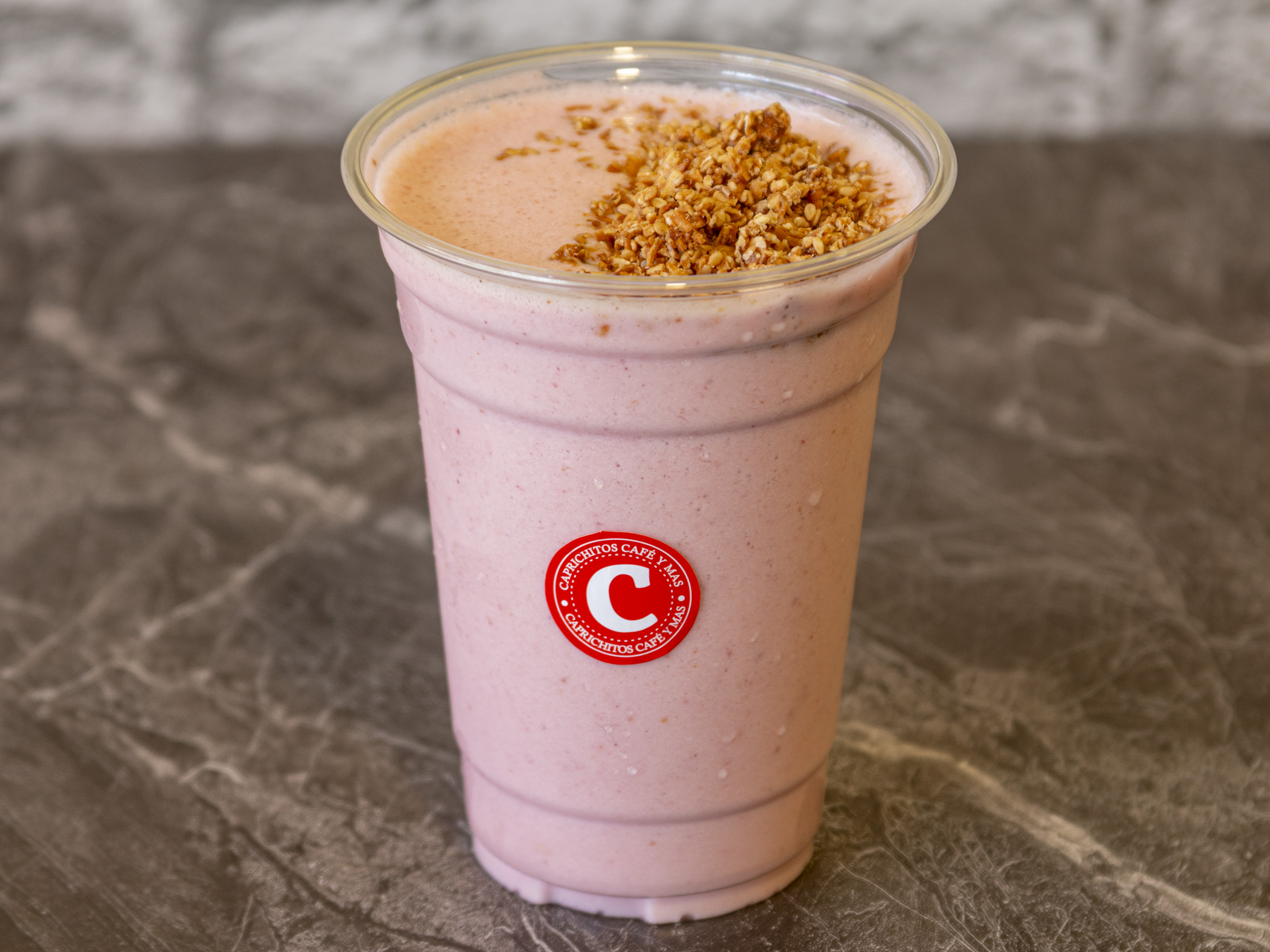 Jugo de Fresa con Leche, Granola 16 oz