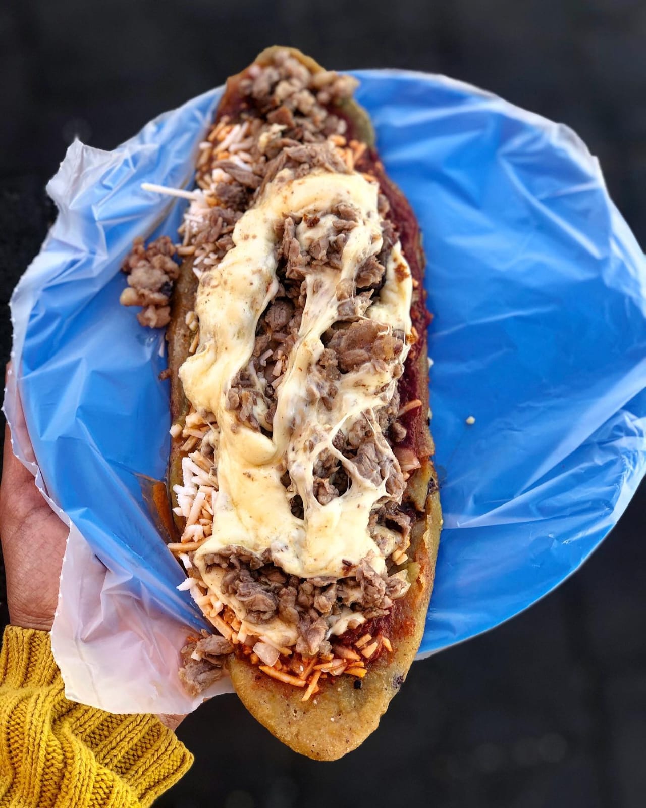 Huarache con quesillo