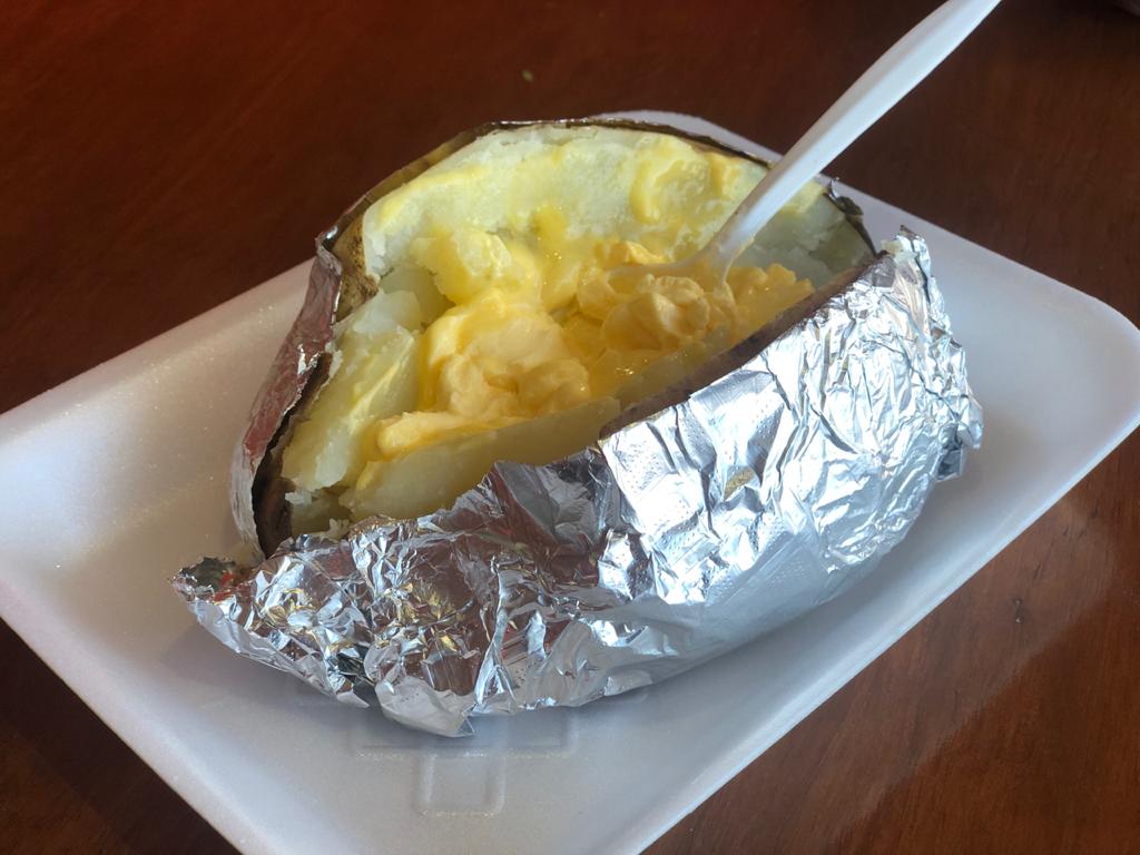 Papa Asada con Mantequilla