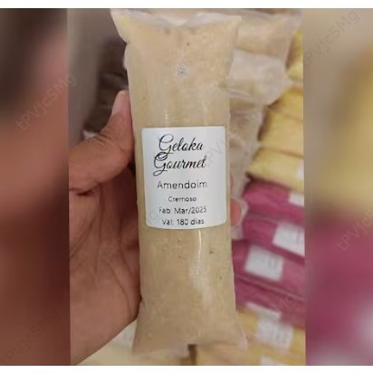 Sacolé a base de leite, numa versão mais simples e gostoso.