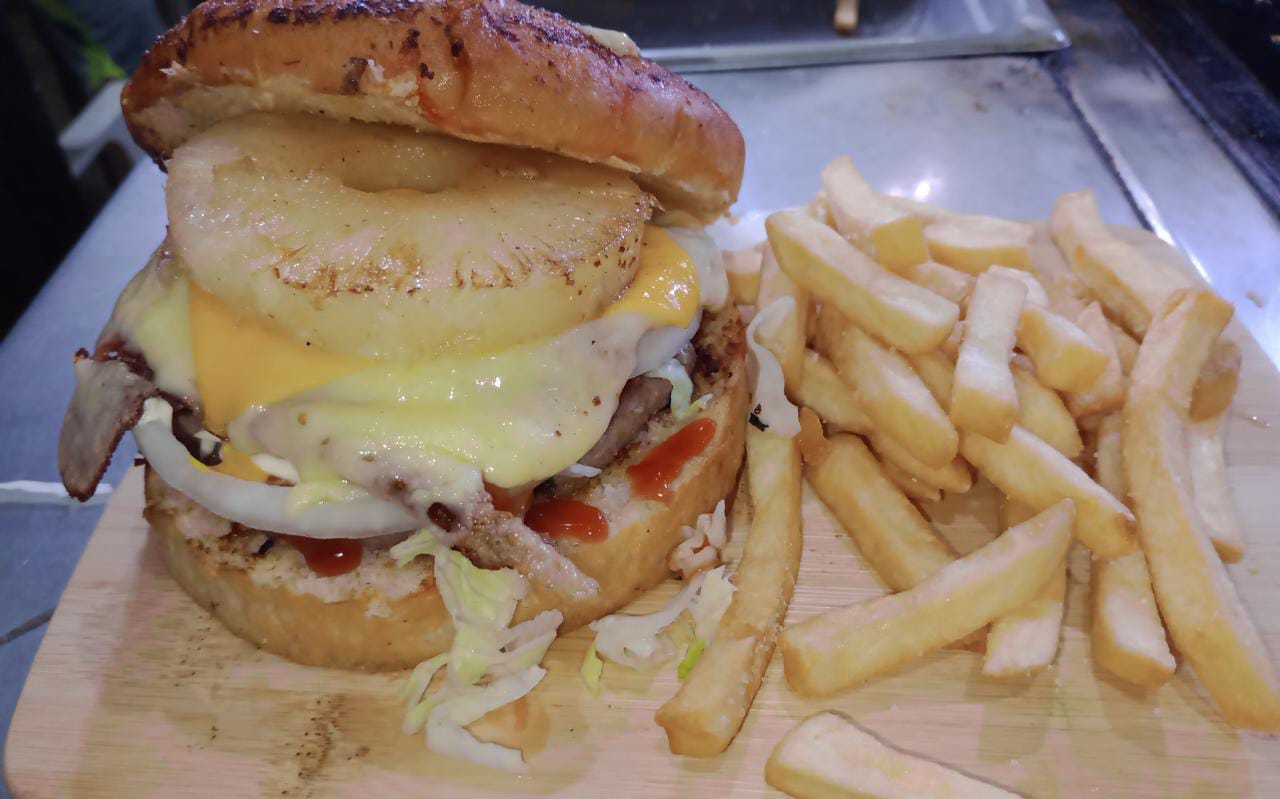 Hamburguesa Hawaiana + Papas