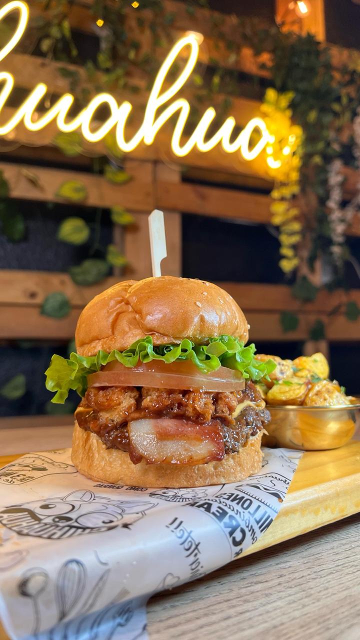 Hamburguesa Chicharrona + papas