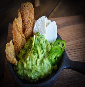 Guacamole con chinchulines