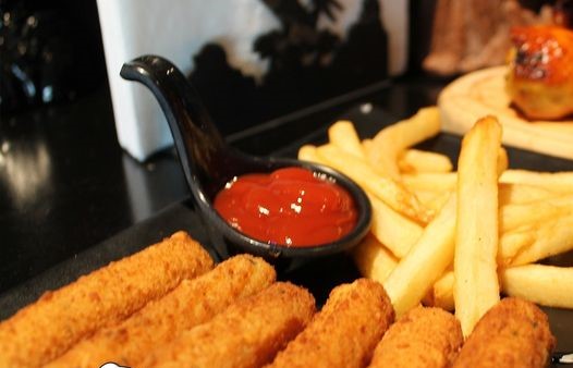 Dedos de Queso con Papas a la Francesa