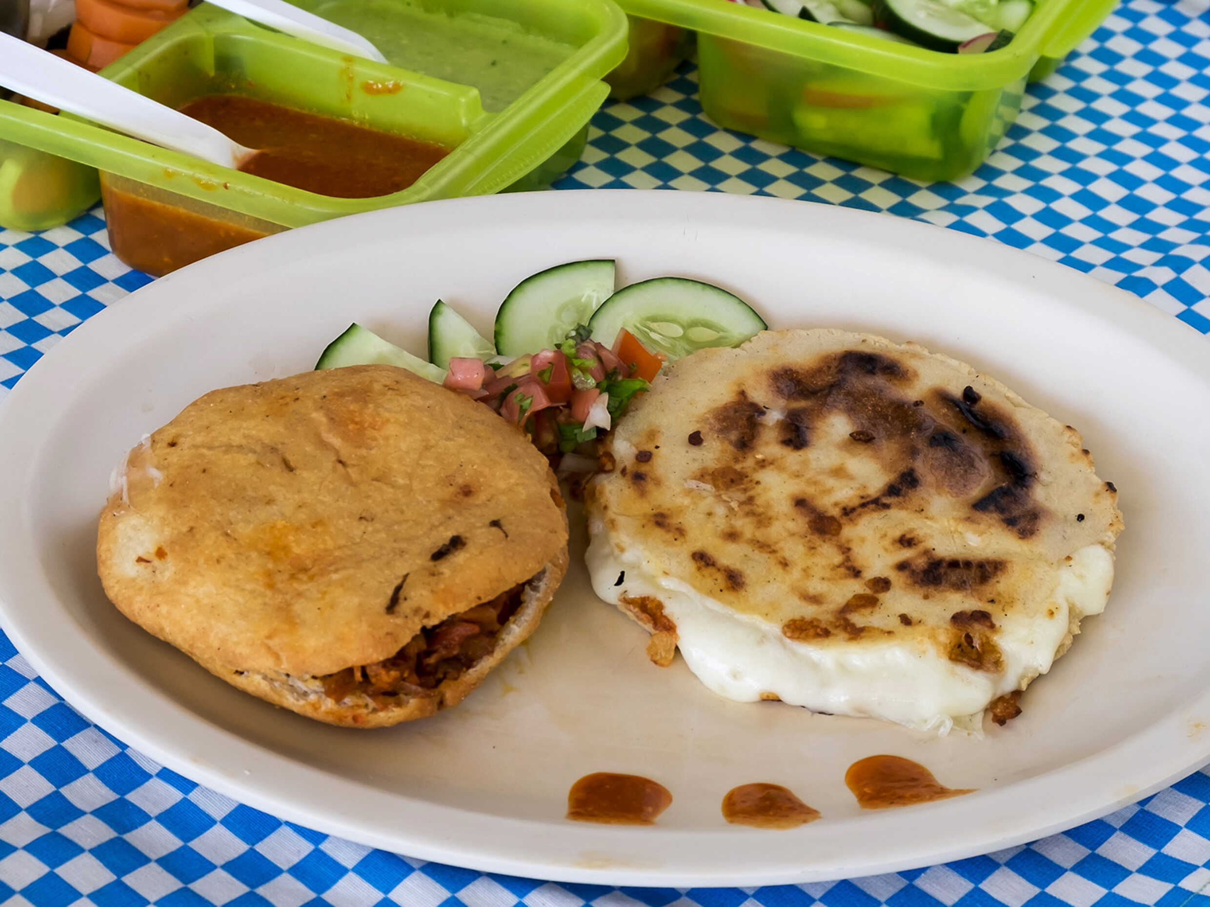 3 Gorditas + Coca Cola 600 ml