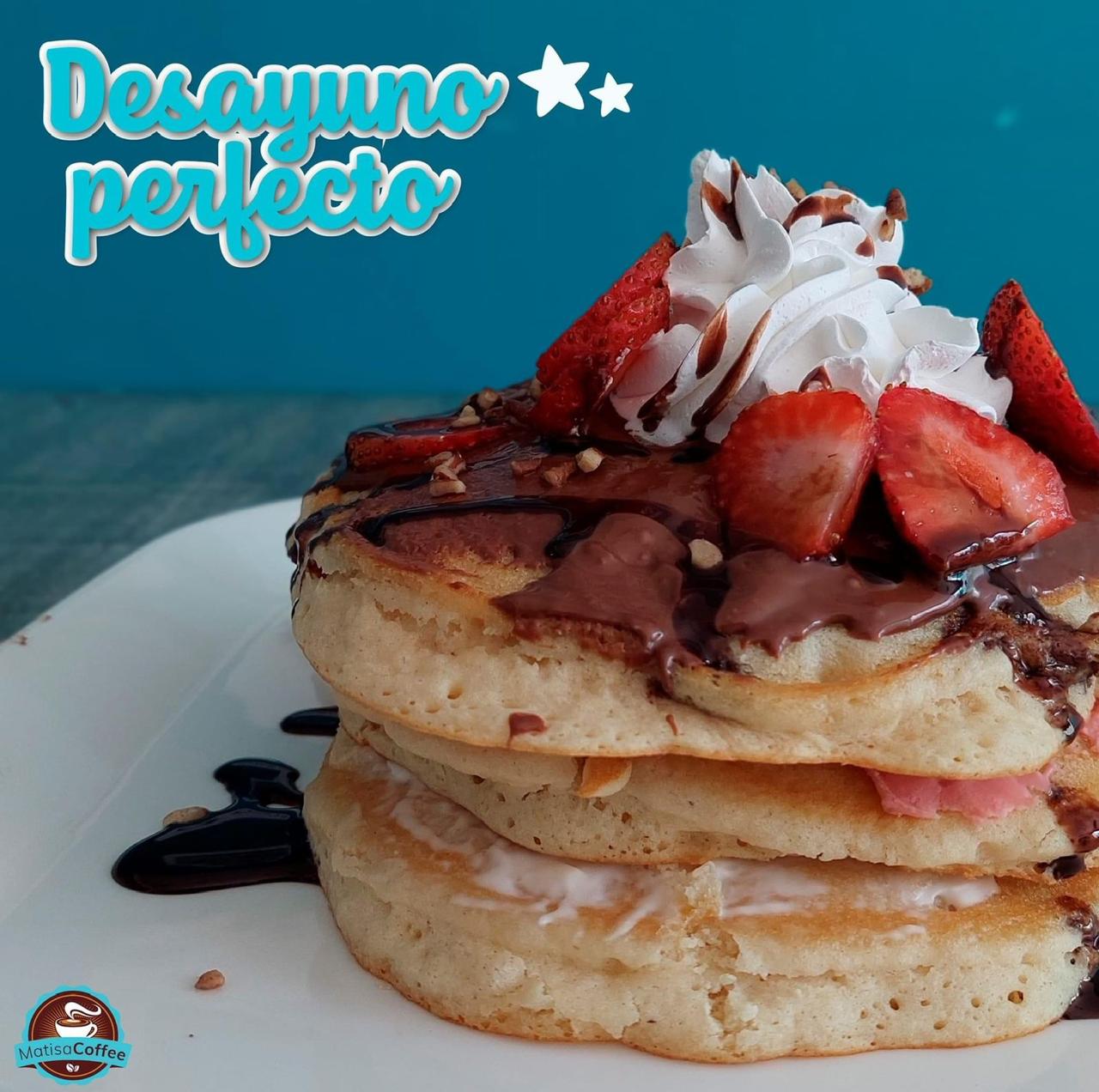 Hot Cakes Con Fruta