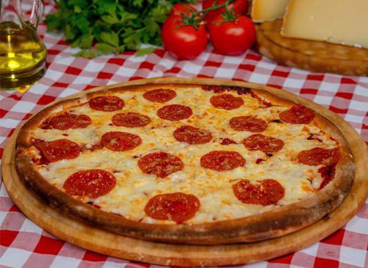 Pizza Peperoni Grande 🤑