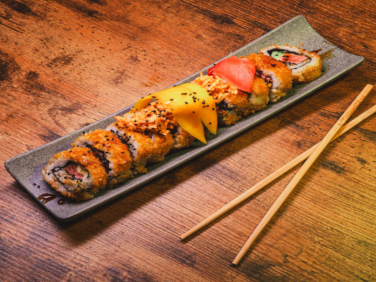 Mar y Tierra Crunchy Roll