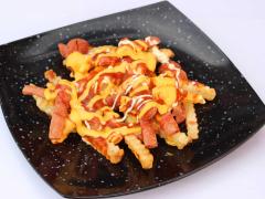 Salchipapas con Queso