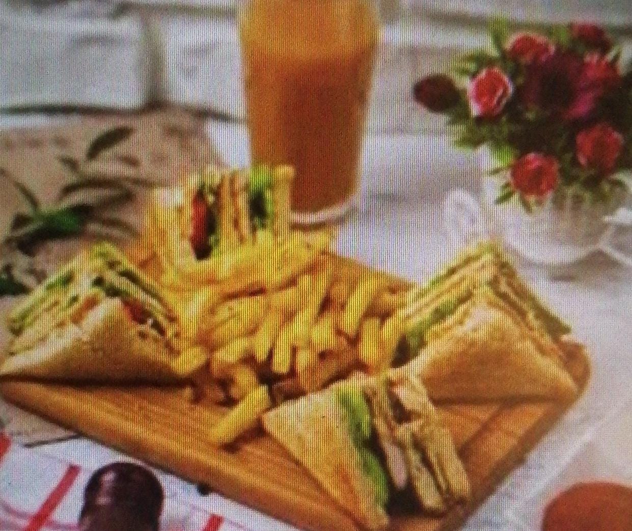 Club Sándwich más 2 Jugos De Fruta