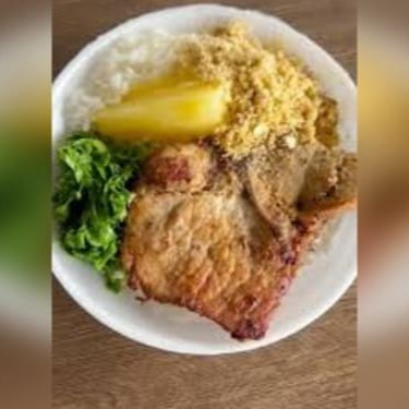 Marmita P - Bisteca Carioca com arroz, feijão farofa e couve manteiga  Aprox: 450g