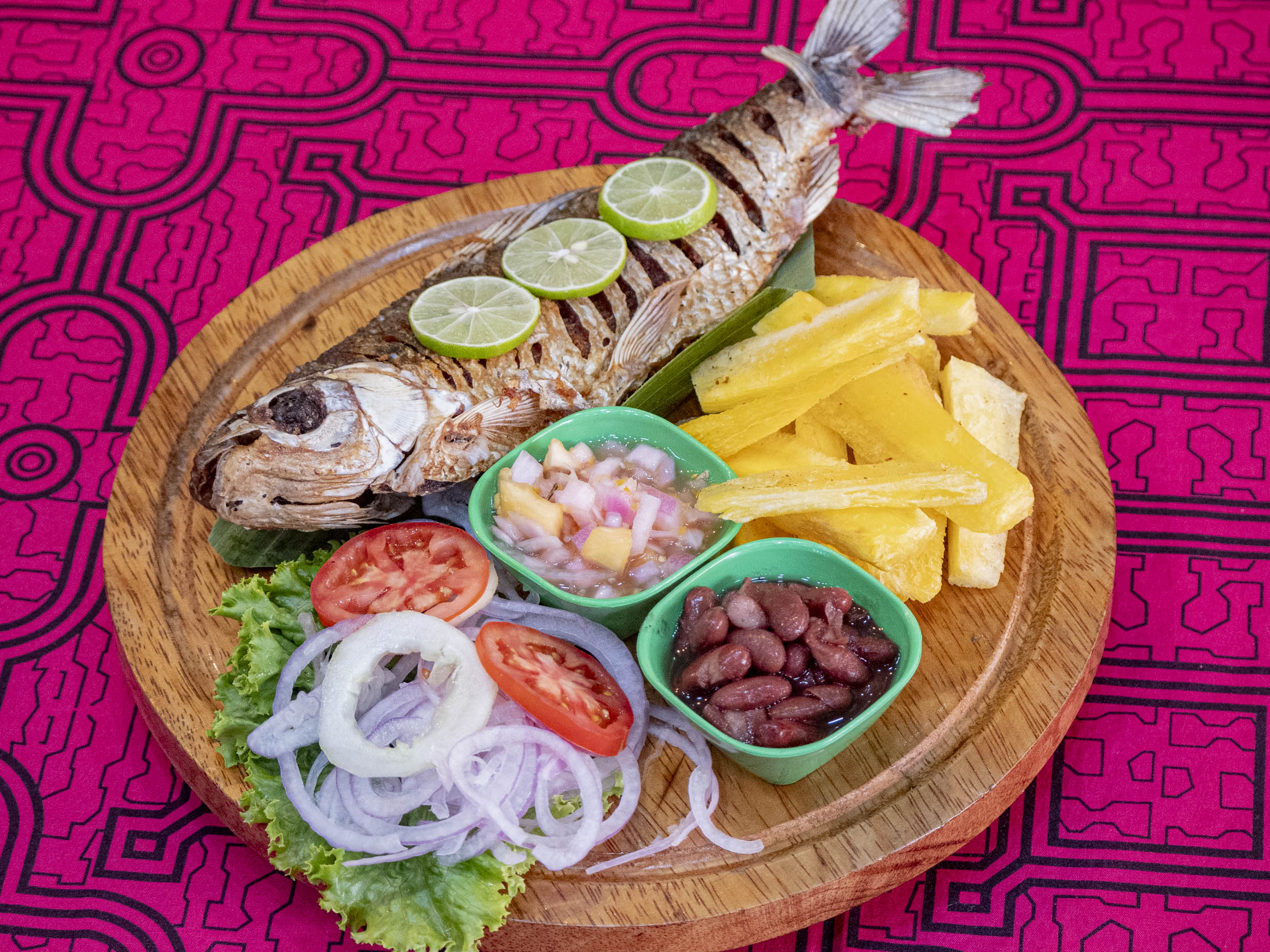 Bocachico Frito con Yuca