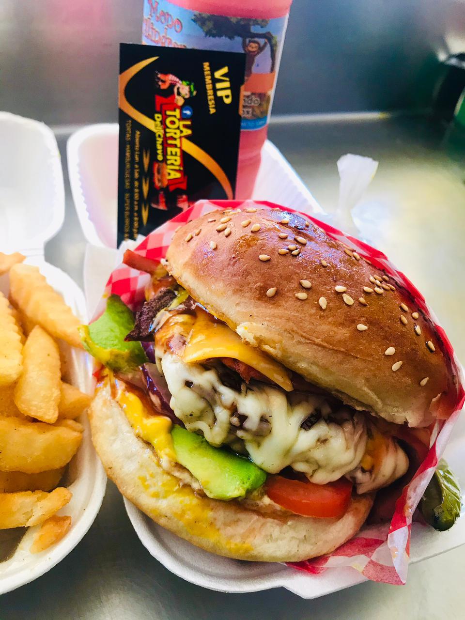 Hamburguesa con Papas y Soda